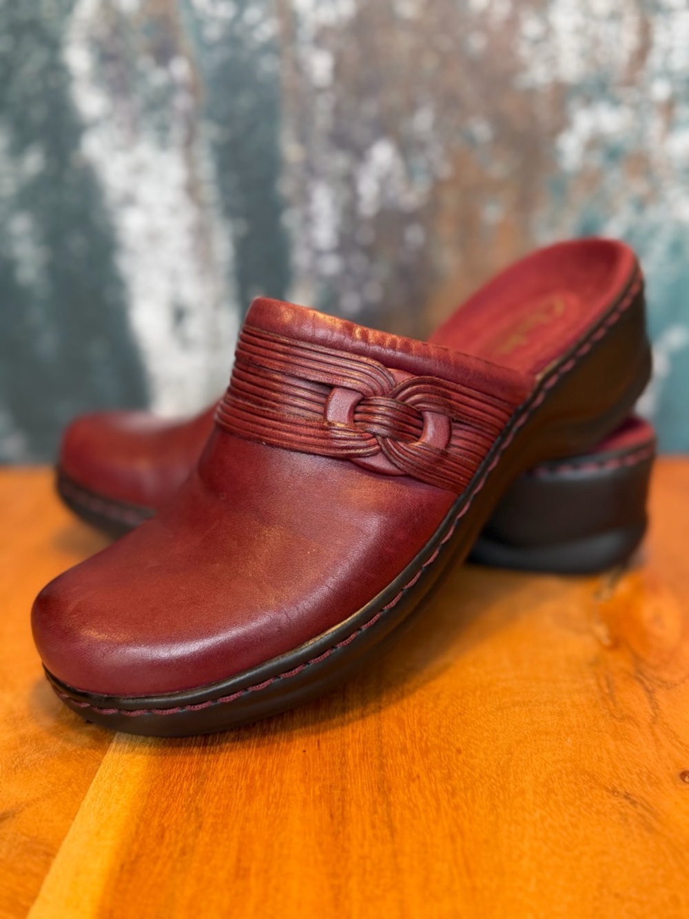 Clarks‎ 2010s Comfort Burgundy Leather Clogs Mules Size 6.5 (VGUC)
